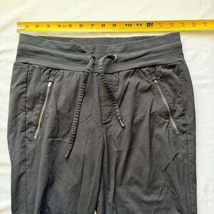Athleta Black Trekkie North Joggers Sporty hiking Women’s 4 Black